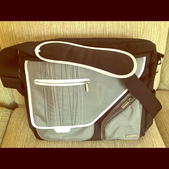 JJ COLE Diaper Bag - Picture 1 of 8